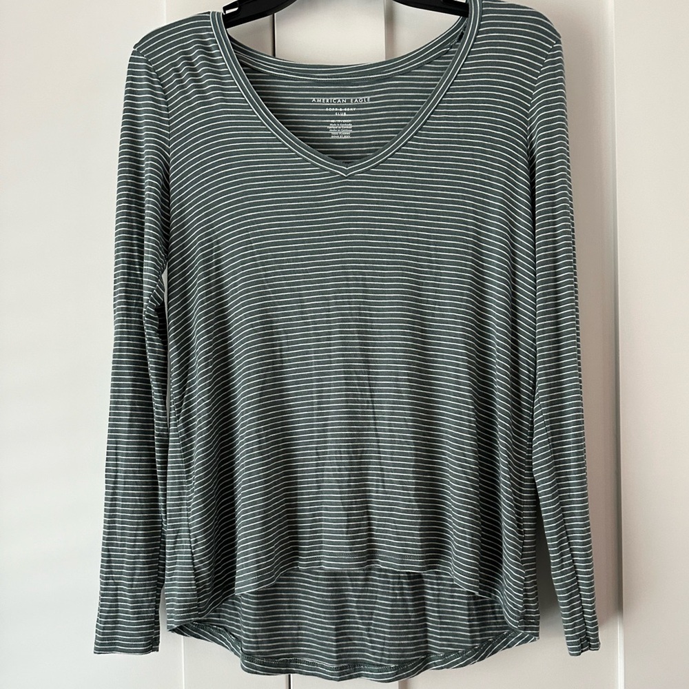 🇺🇸AMERICAN EAGLE🦅 “Soft & Sexy Slub” L/S Dark Green Striped V neck. Size XS